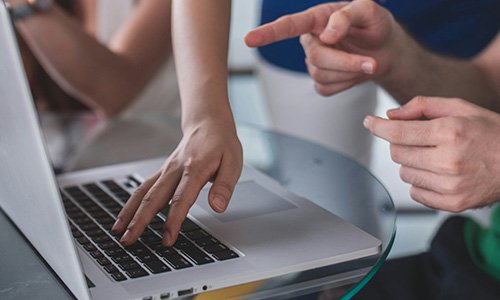 廣西高端網(wǎng)站建設(shè)打造體育行業(yè)網(wǎng)站的色彩、排版與圖像運(yùn)用技巧