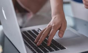 北京網(wǎng)站設(shè)計(jì)為婚紗攝影行業(yè)用像素編織浪漫，讓愛意在線綻放